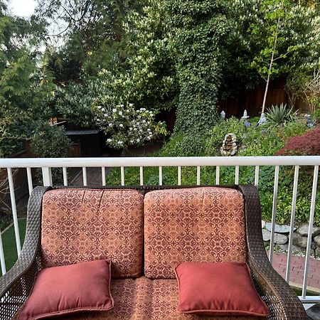 Beautiful Modern Suite North Vancouver Exterior foto